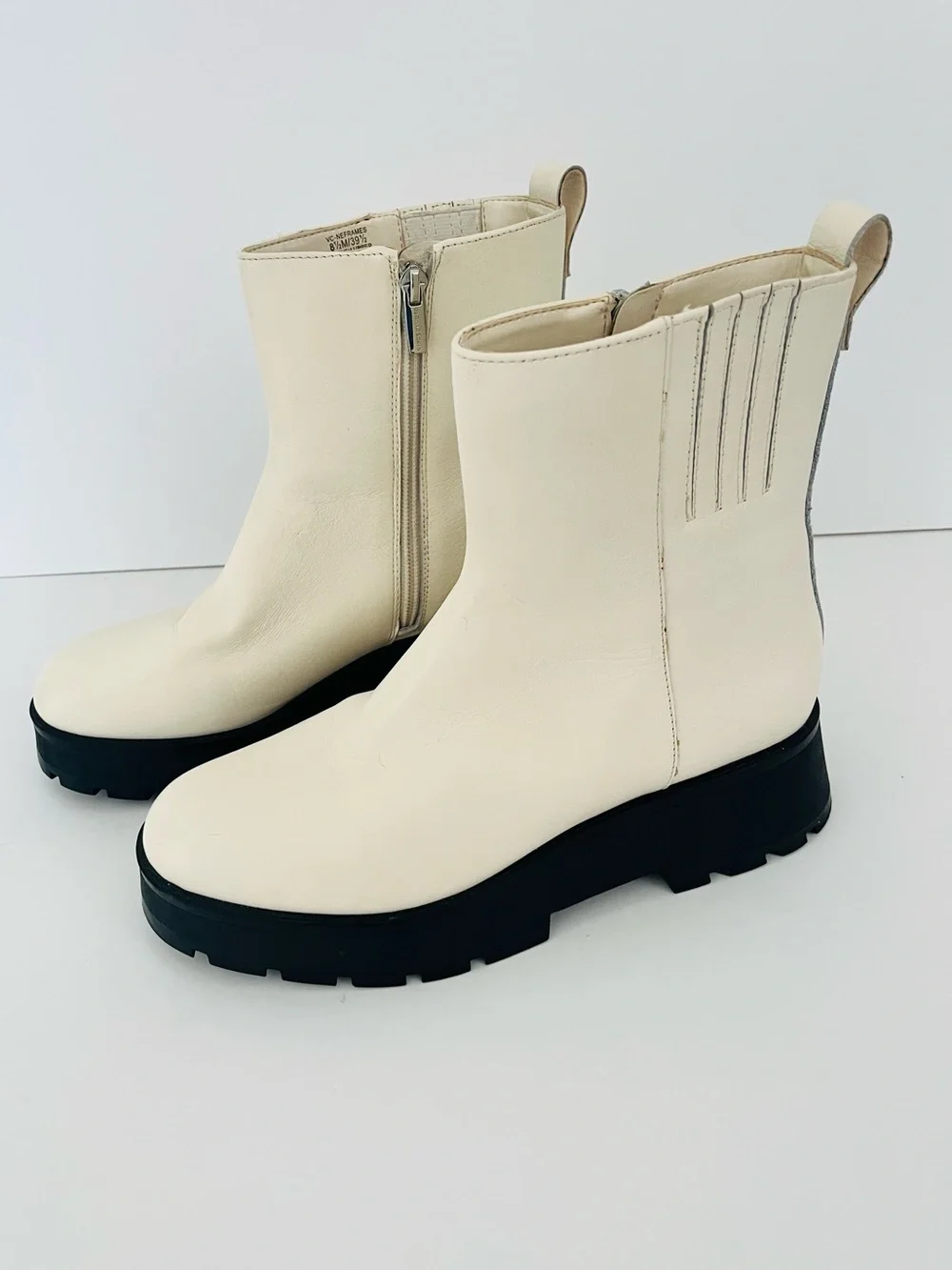 Vince Camuto Neframes Cream Leather Lug Sole Ankle Chelsea Boots  Size 8.5